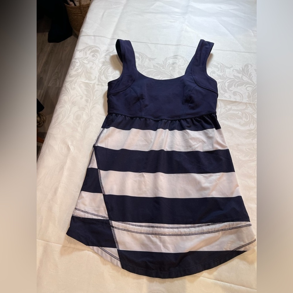 Lululemon Run: Chase Me Tank| Wide Bold Stripe/White/Deep Indigo| Size 2
